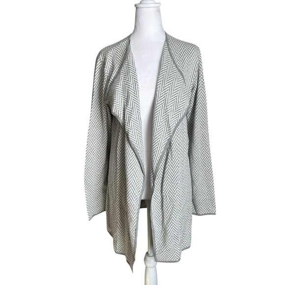 Vince Camuto Herringbone Open Front Cardigan Gray/White Size Medium Long Sleeve - Picture 4 of 17
